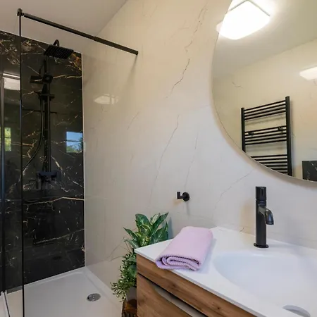 Casa de Férias Pet Friendly In With Kitchen Studenci