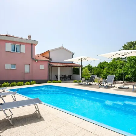 Casa de Férias Pet Friendly In With Kitchen Studenci